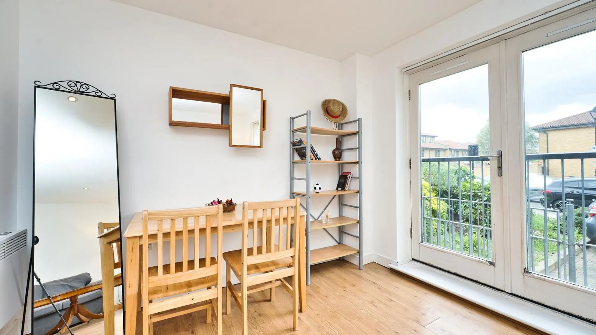 Staycation In Bow E3 Ideal For 2 Αμπερντήν 0*,