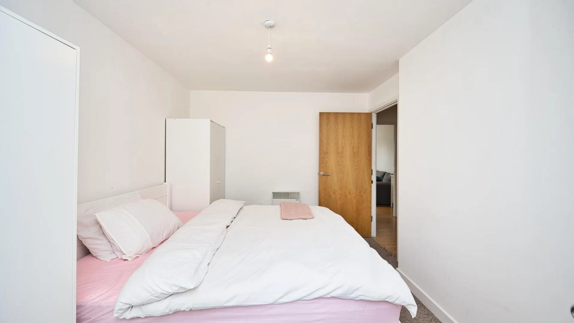Staycation In Bow E3 Ideal For 2 Αμπερντήν
